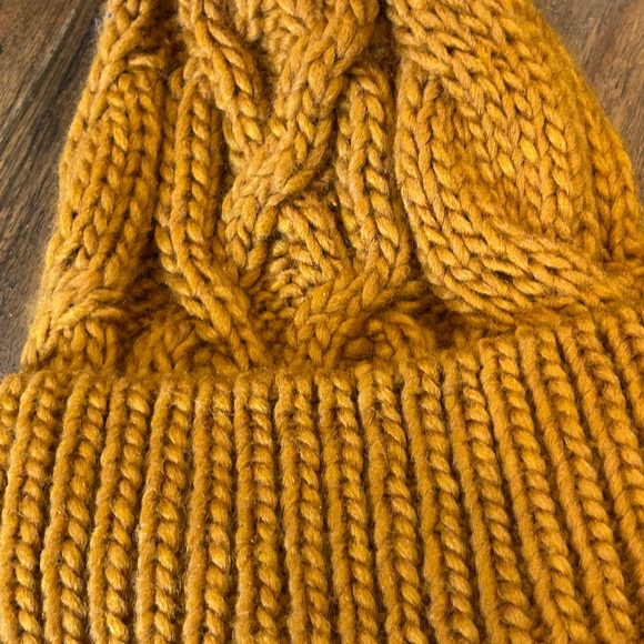 Free People-Pinnacle Pompom
Beanie NWT Mustard color with Pompon
(New) - Picture 2 of 7